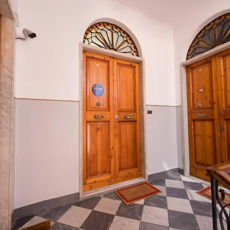 5 Terre Blue Light House Apartment *